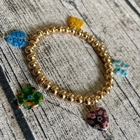 New in box. Stretchy beaded bracelet with 5 millefiori heart charms in colors - Picture 6 of 16
